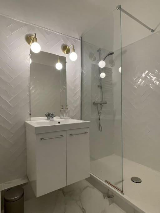 Superbe Cosy 2 Min Metro Joliette *